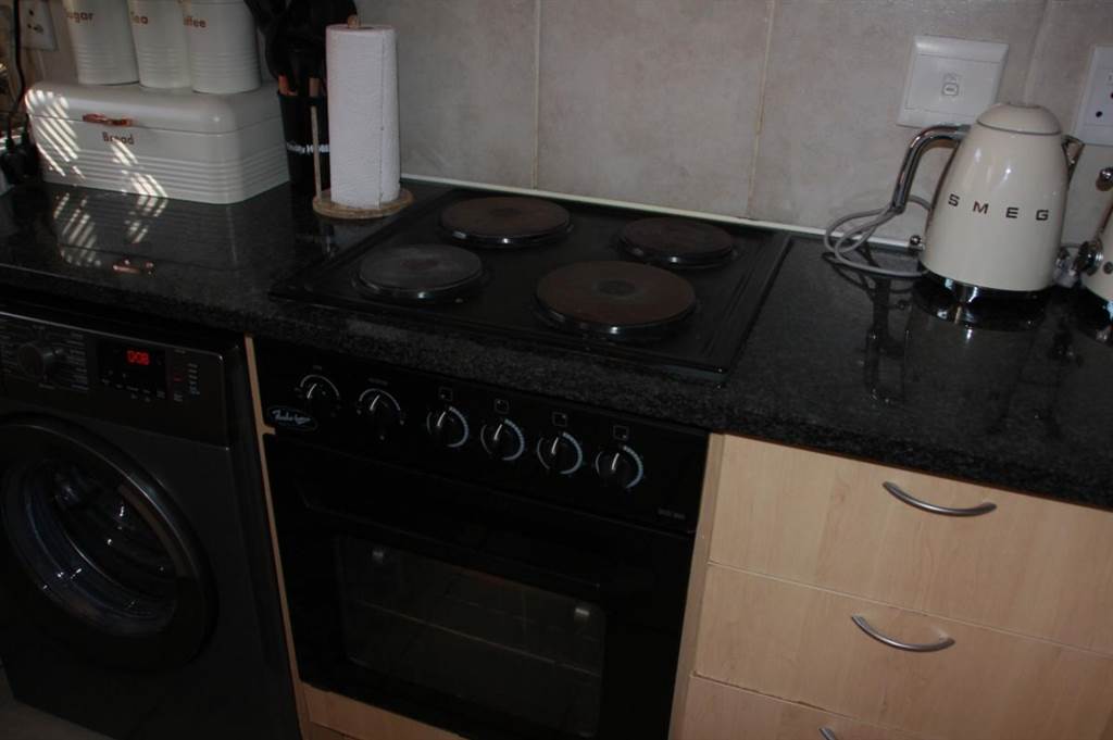 2 Bed Apartment in Farrar Park photo number 4