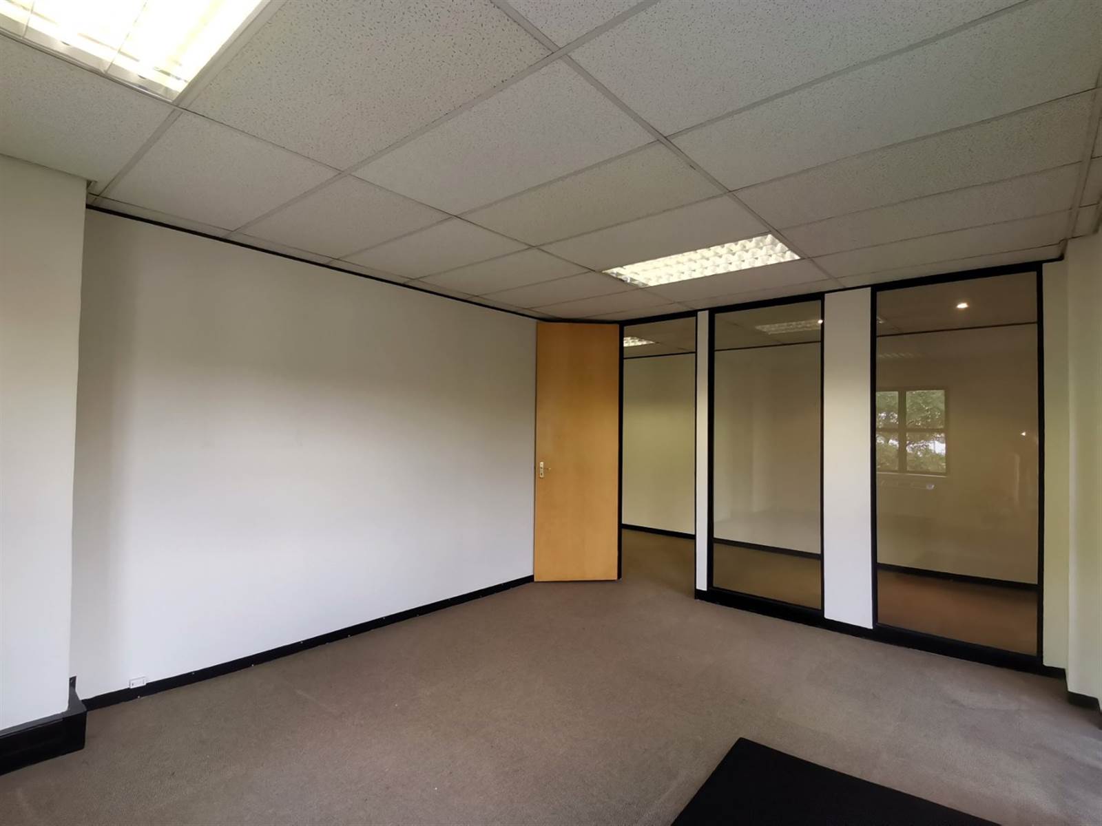 242  m² Office Space in Hyde Park photo number 29