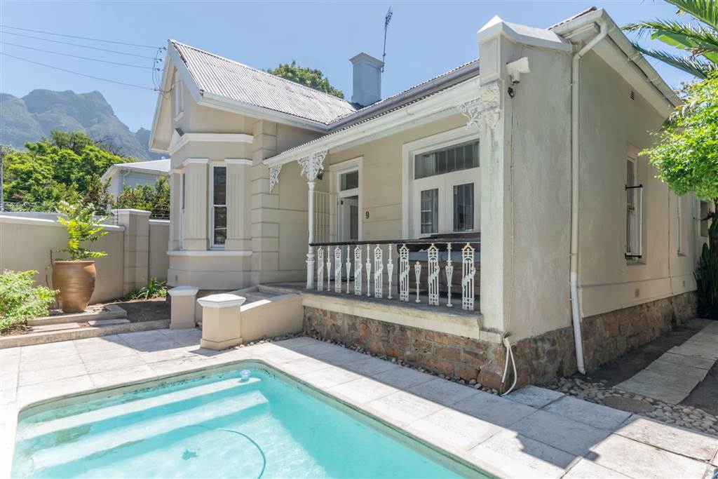 4 Bedroom House 4 Bedroom House
