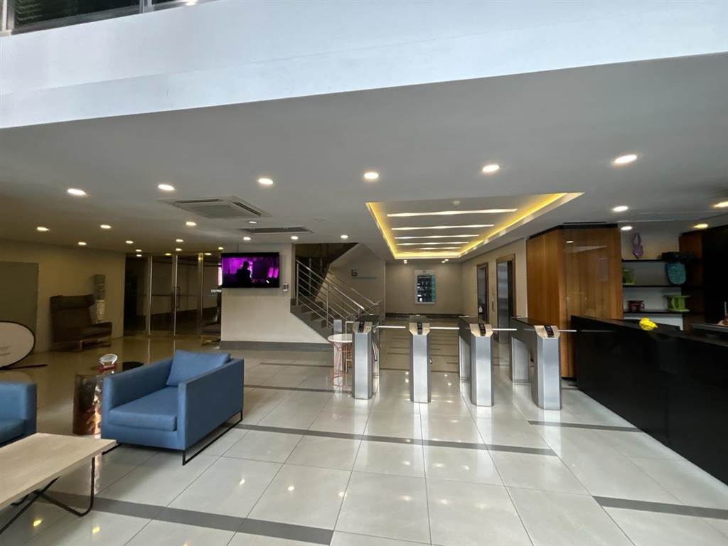 680  m² Commercial space in Parktown photo number 2