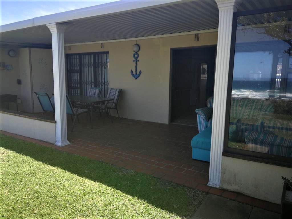 2 Bed Townhouse in Scottburgh South photo number 2