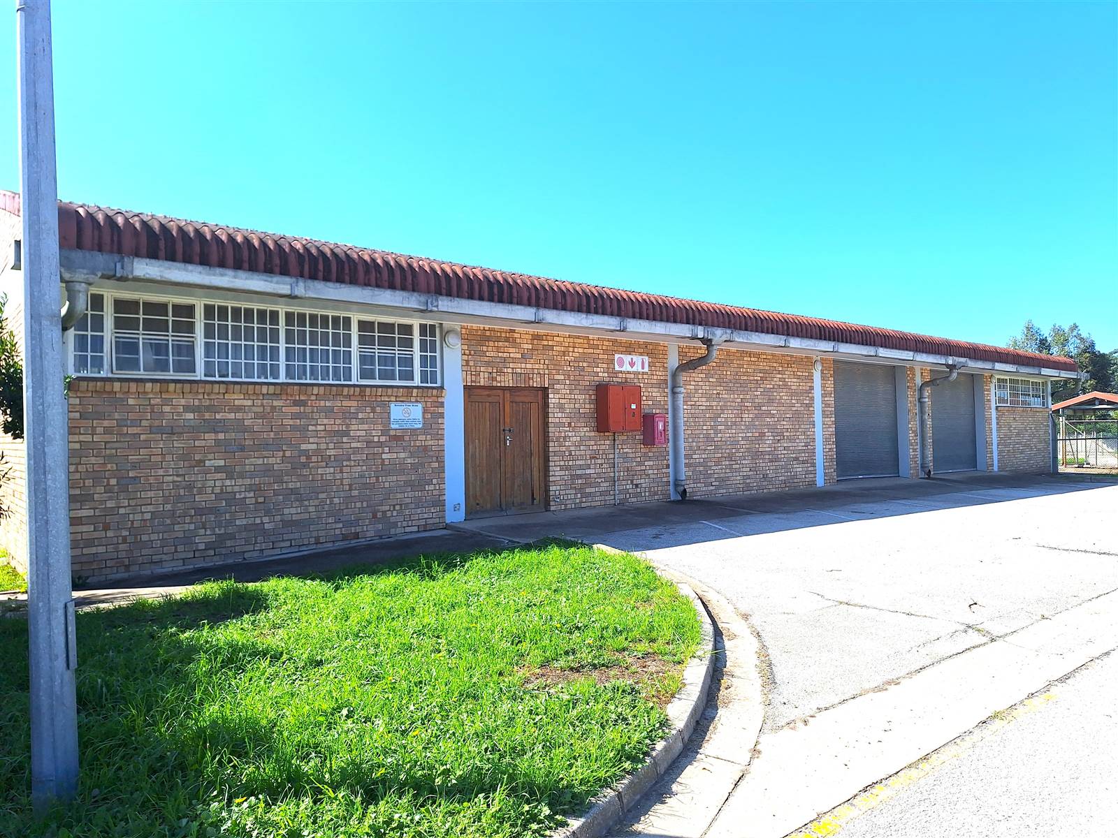 392  m² Industrial space in Uitenhage Central photo number 1