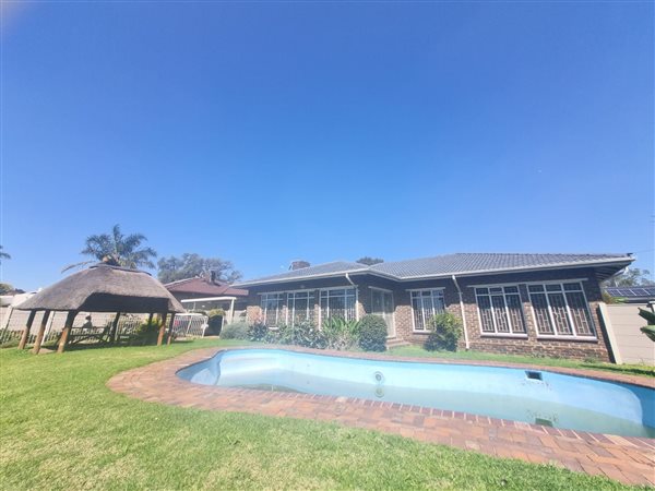 4 Bedroom House 4 Bedroom House