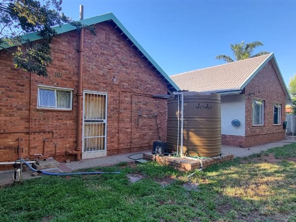 4 Bed House in Monument Heights