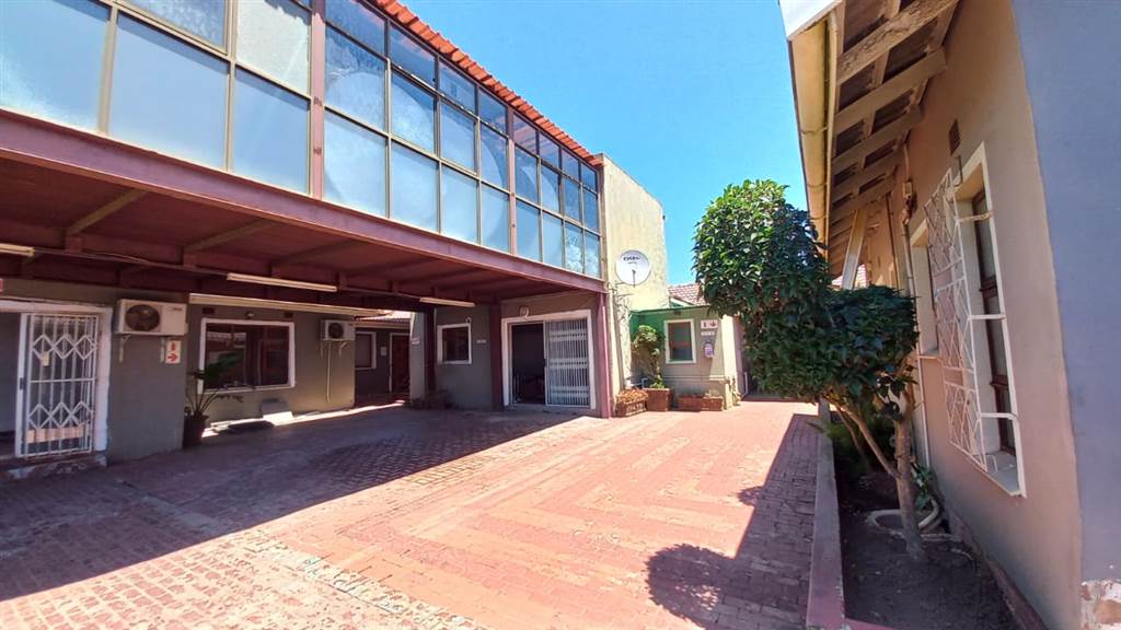 620  m² Commercial space in Southernwood photo number 2
