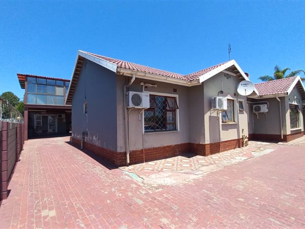 620  m² Commercial space in Southernwood