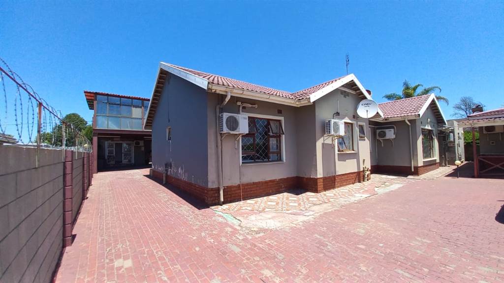 620  m² Commercial space in Southernwood photo number 1