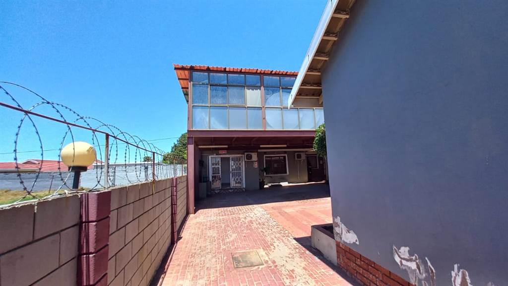 620  m² Commercial space in Southernwood photo number 4