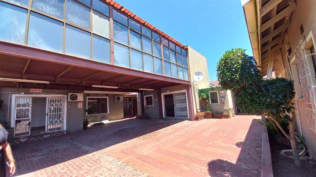620  m² Commercial space in Southernwood photo number 3