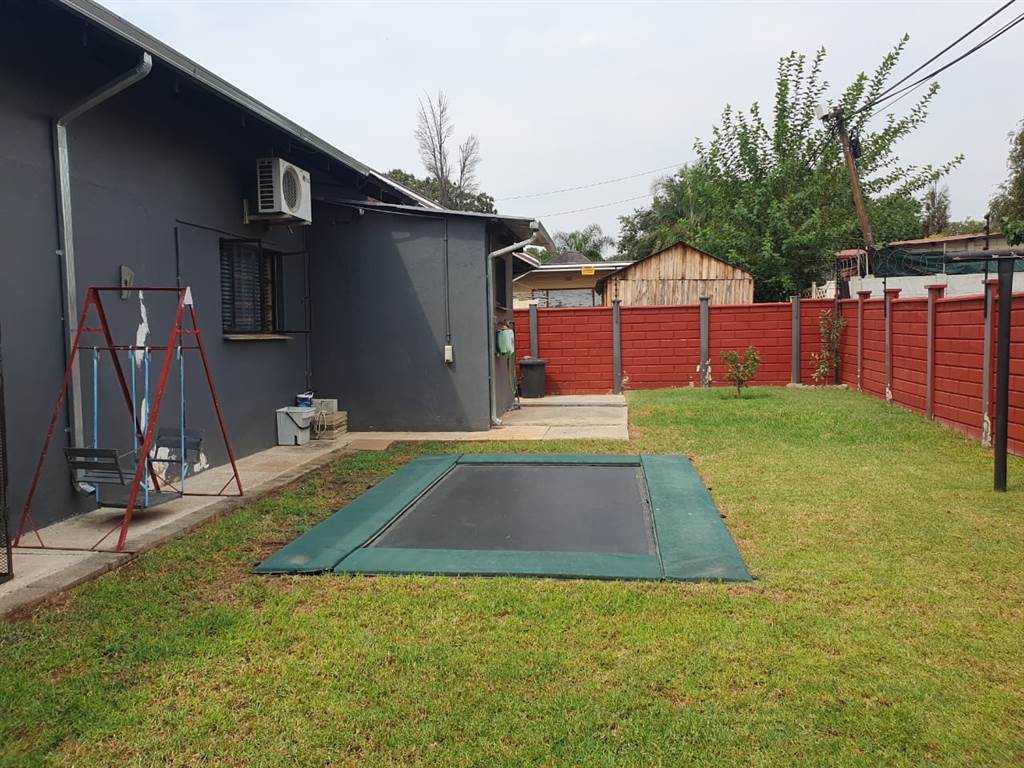 4 Bed House in Protea Park photo number 28