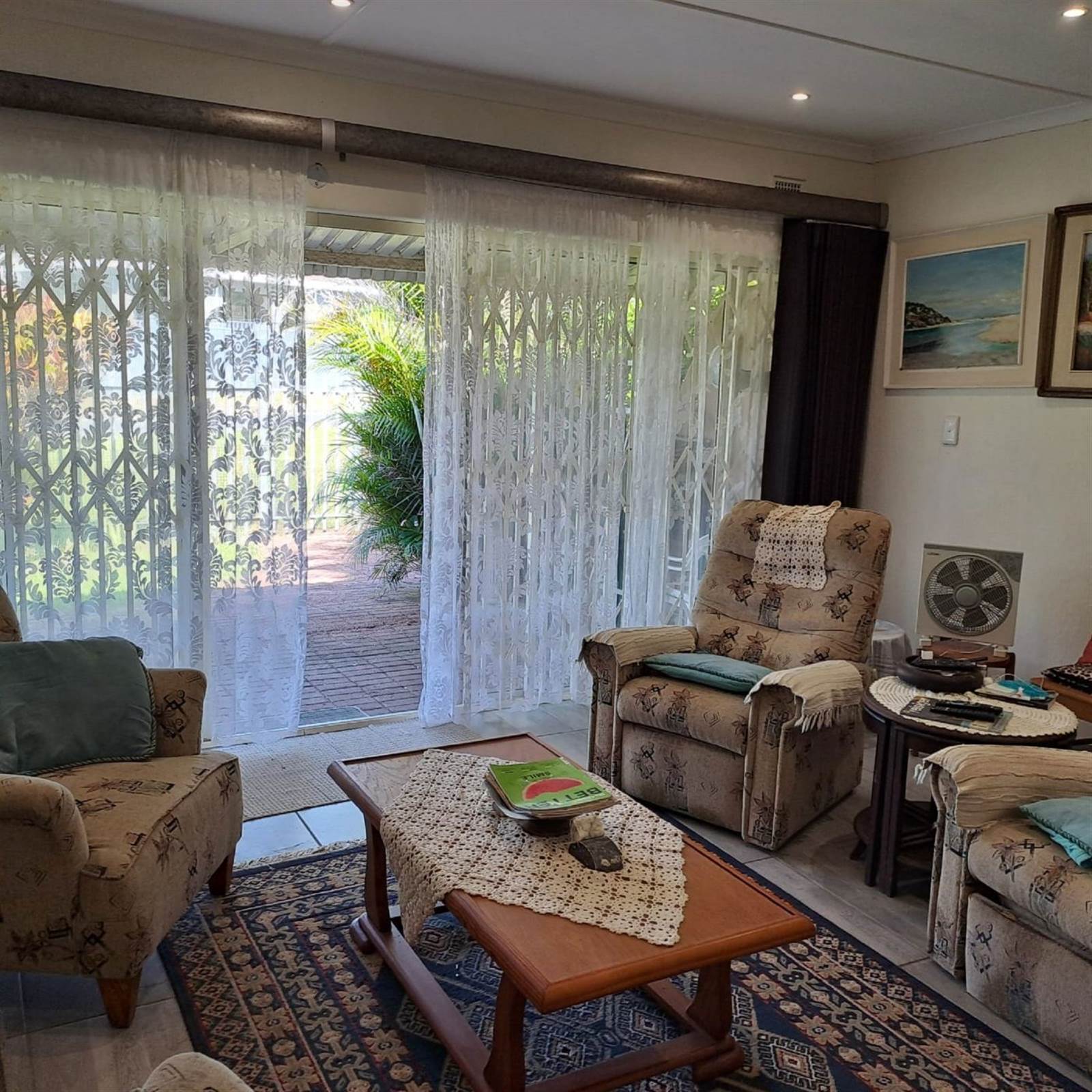 2 Bed Apartment in Scottburgh South photo number 4