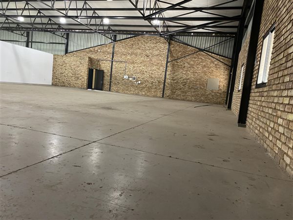 698  m² Industrial space