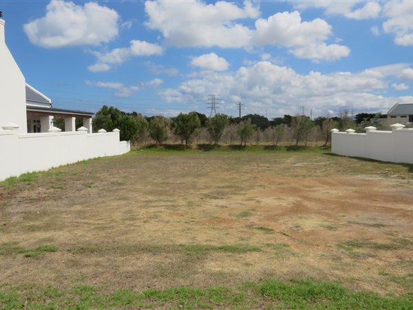 612 m² Land