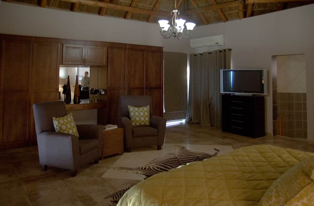 7 Bed House in Mabalingwe Nature Reserve photo number 21