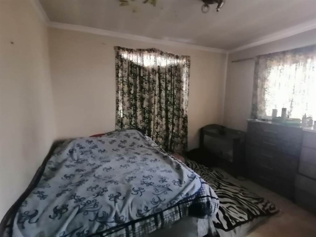 2 Bed House in Katlehong photo number 12
