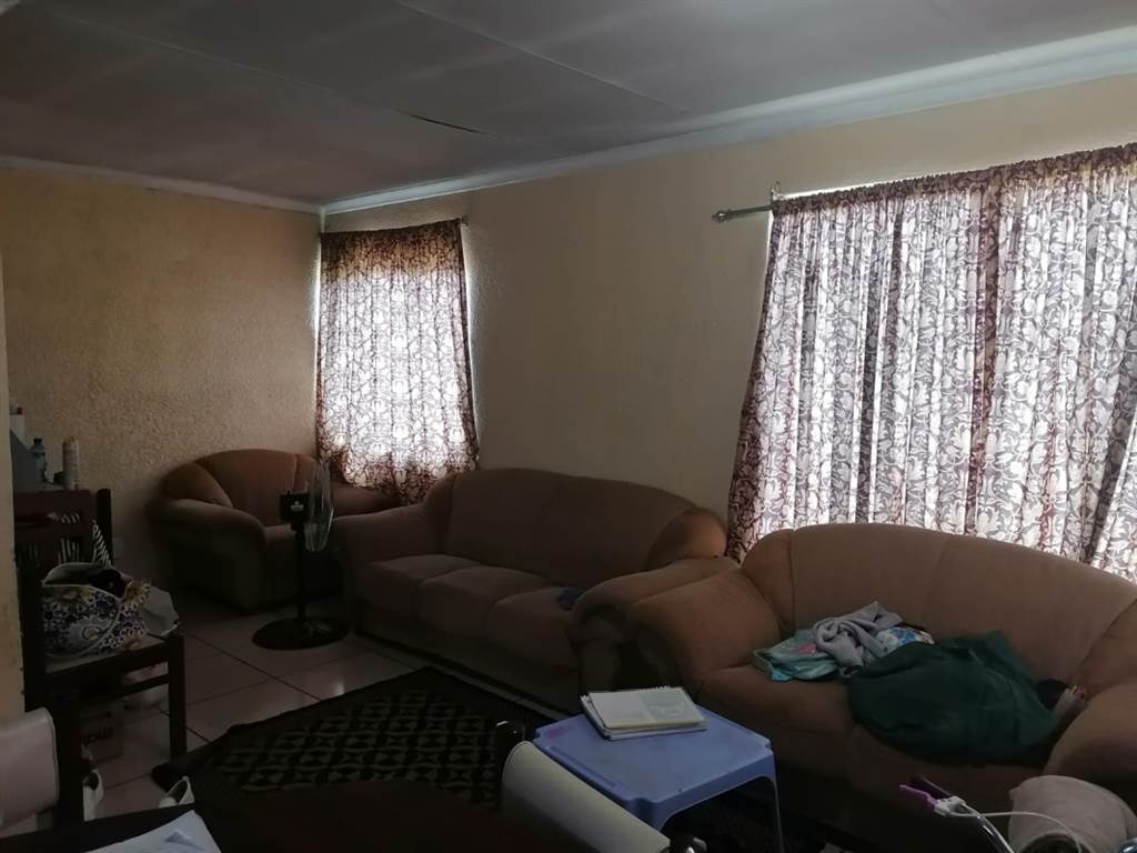 2 Bed House in Katlehong photo number 9