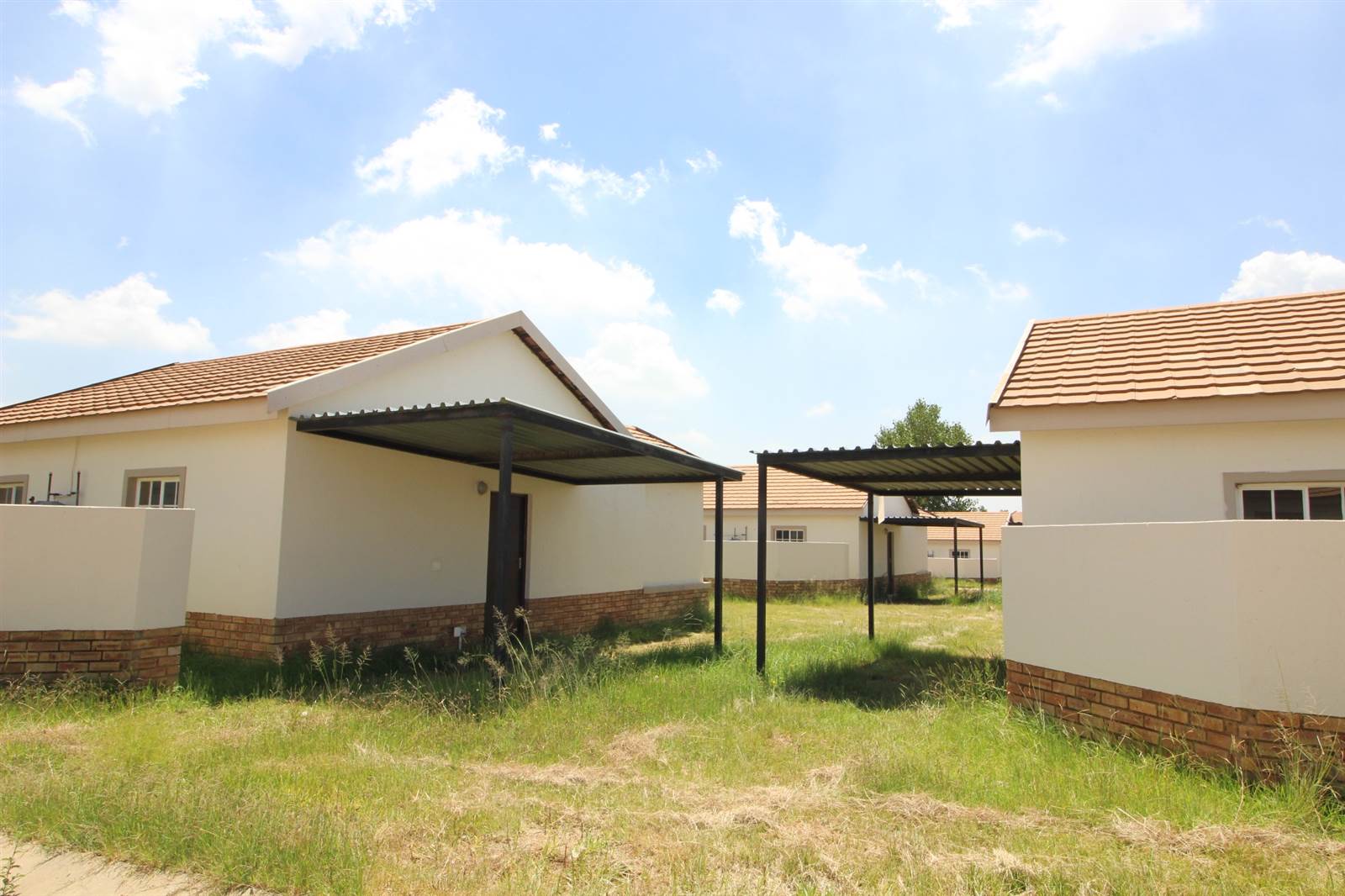 2 Bed Flat in Krugersdorp North photo number 4