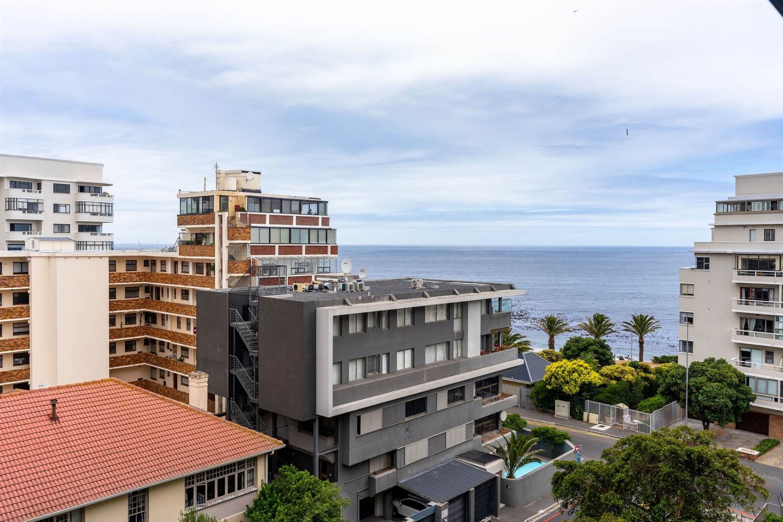 2 Bed Apartment in Sea Point photo number 1