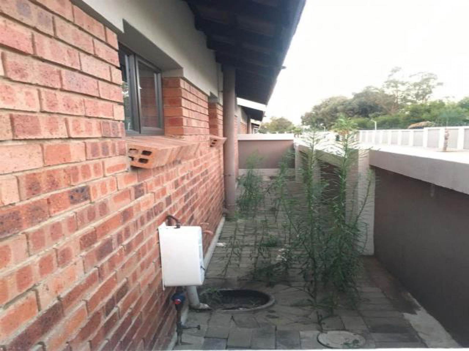 2 Bed Townhouse in Bloemfontein photo number 18