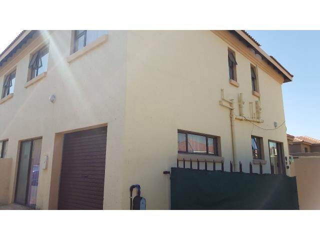 2 Bed Townhouse in Secunda photo number 2