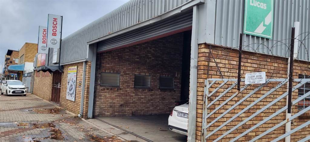 600  m² Industrial space in Krugersdorp Central photo number 1