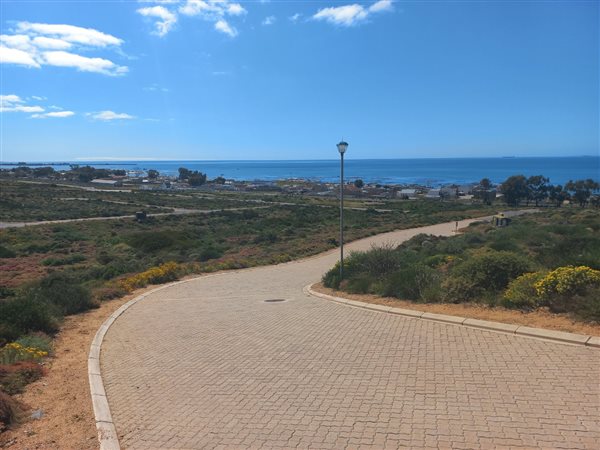 475 m² Land available in St Helena Bay