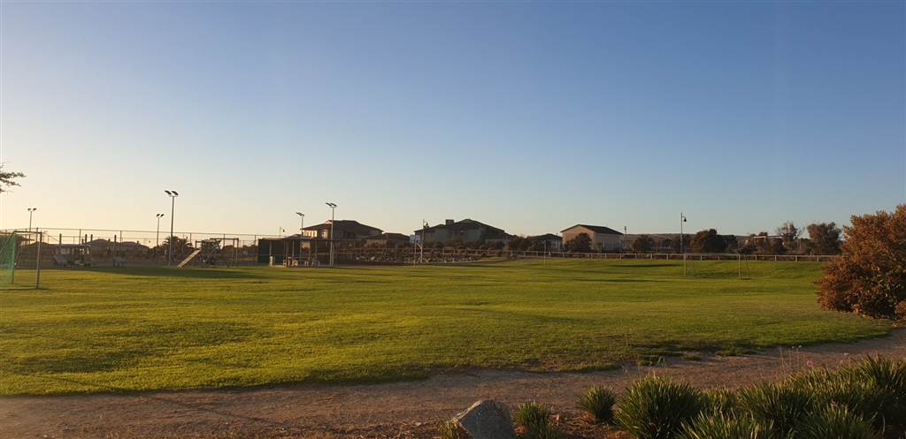 802 m² Land available in Langebaan Country Estate photo number 14