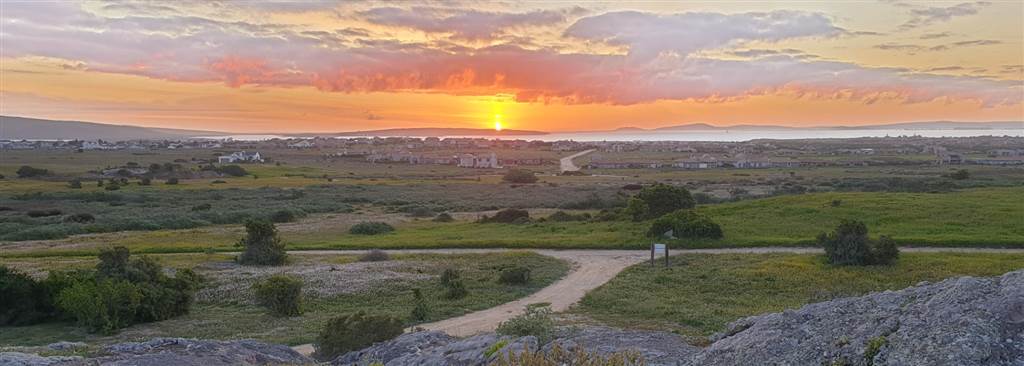 802 m² Land available in Langebaan Country Estate photo number 13