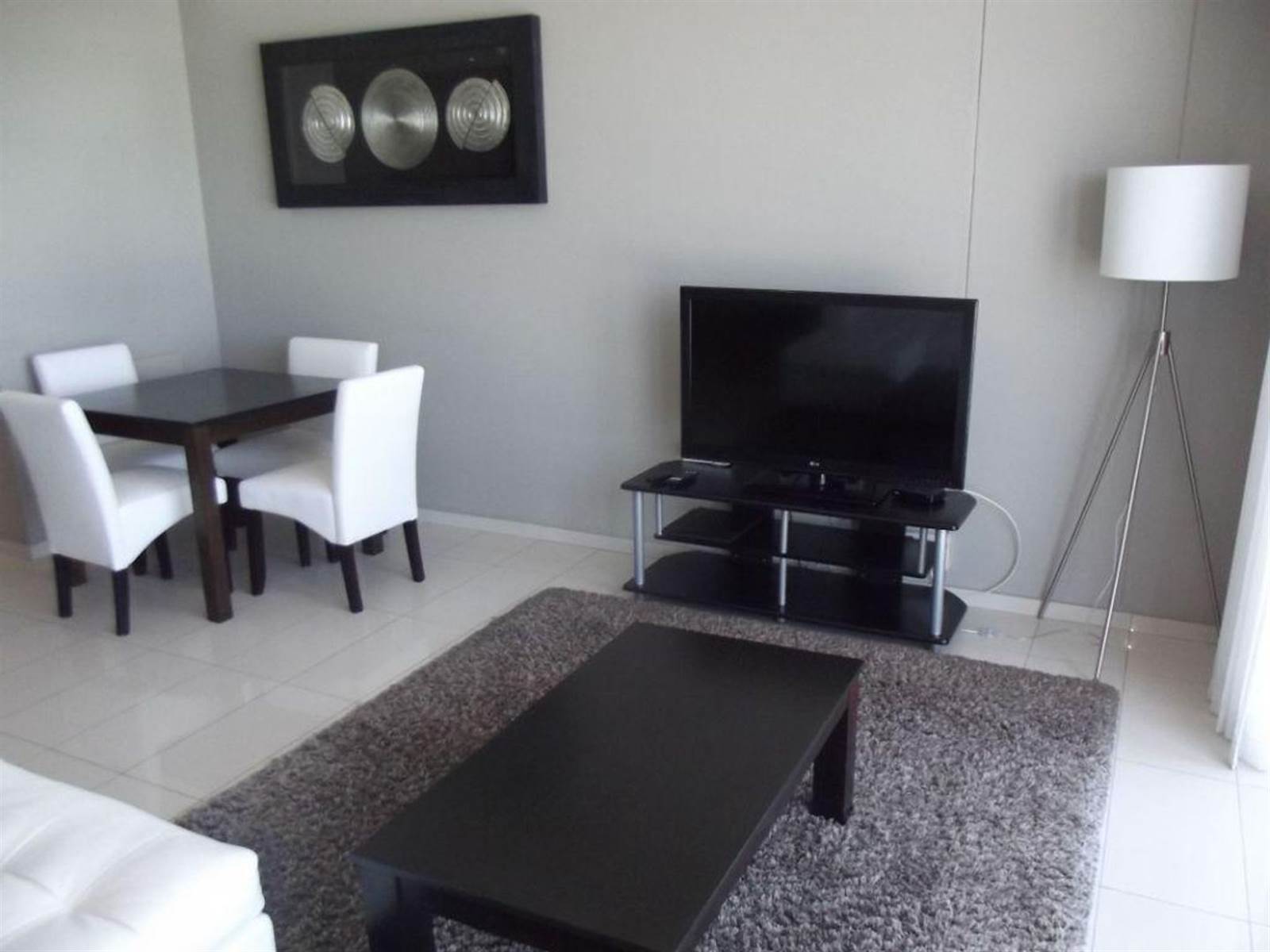 1 Bed Apartment in Bloubergstrand photo number 8
