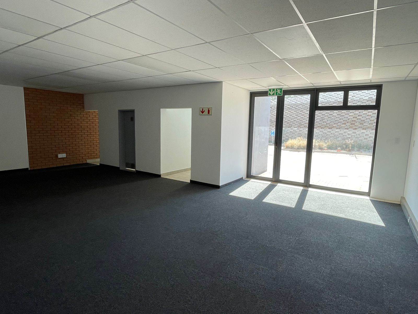 673  m² Industrial space in Olifantsfontein photo number 15