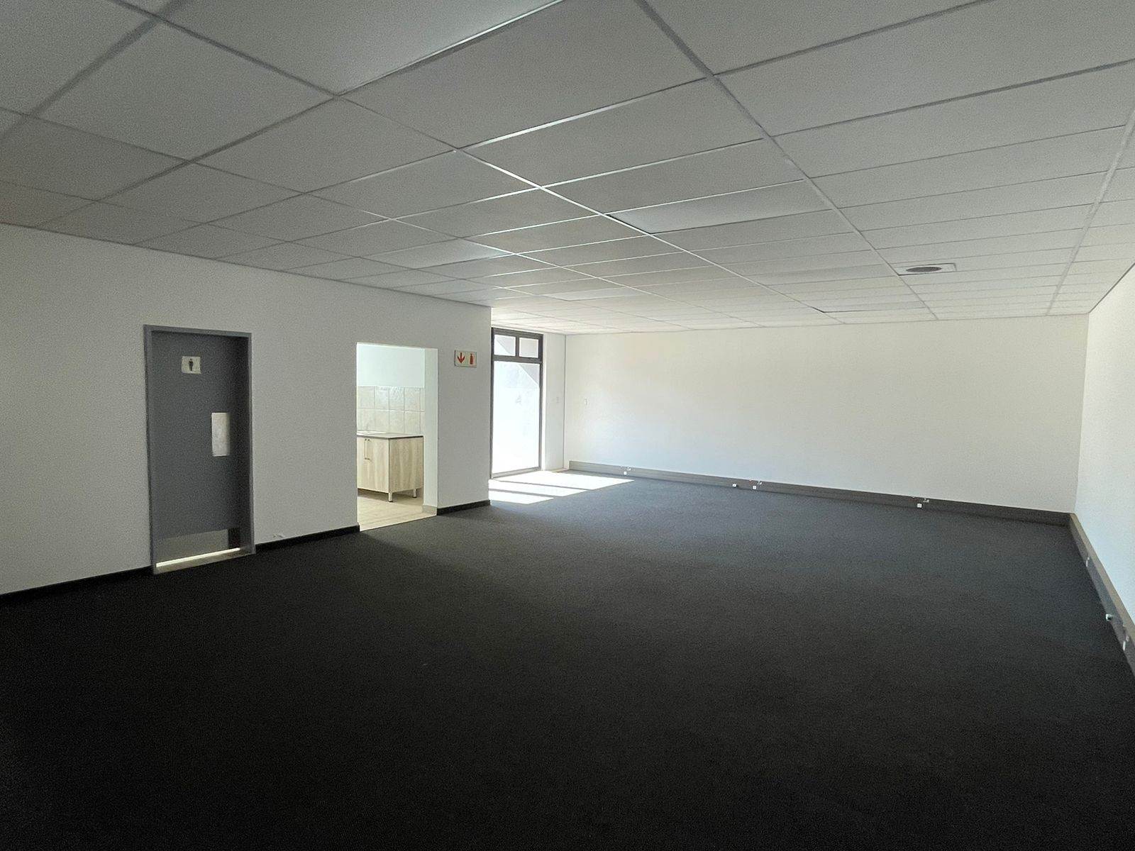 673  m² Industrial space in Olifantsfontein photo number 13