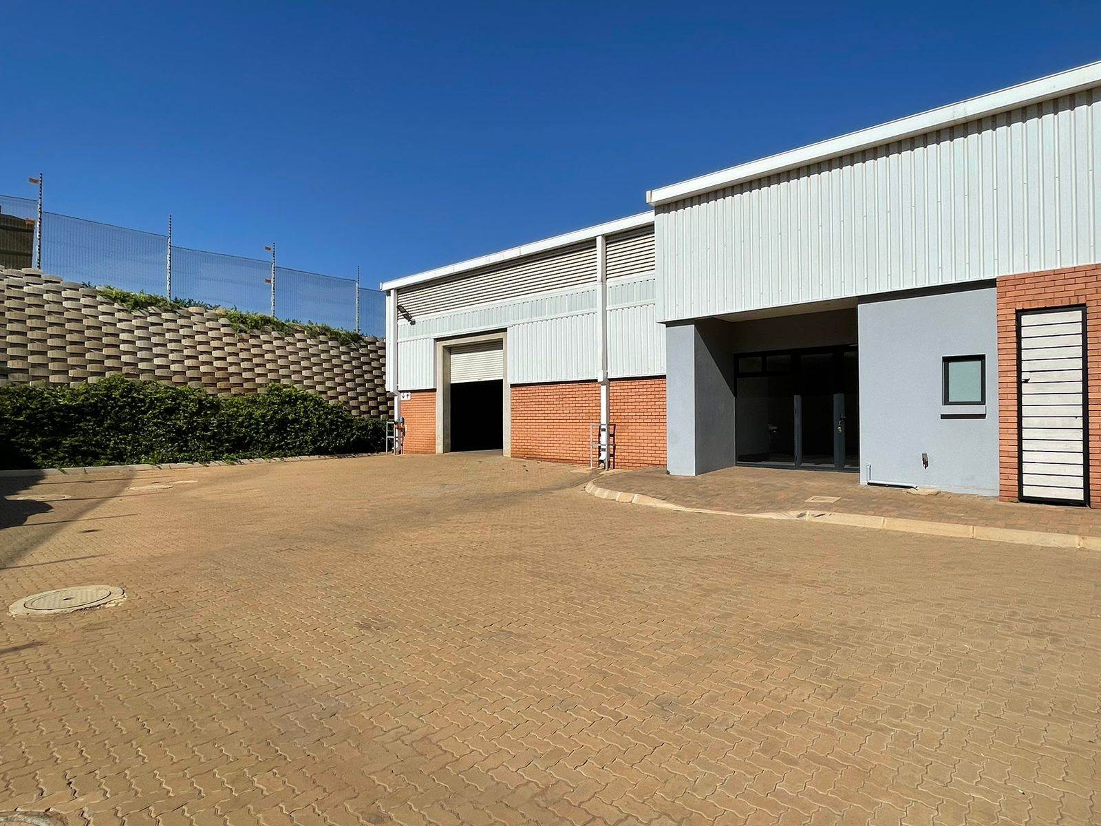 673  m² Industrial space in Olifantsfontein photo number 14