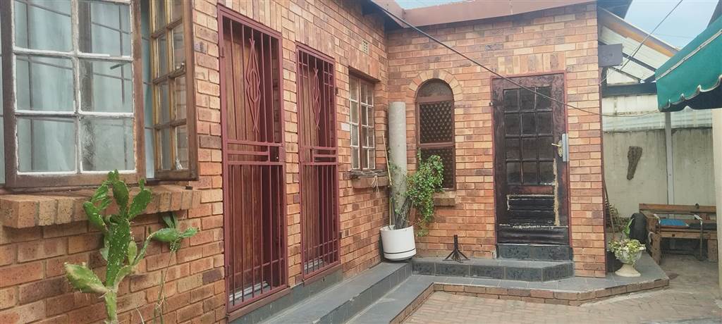 3 Bed House in Moroka photo number 1