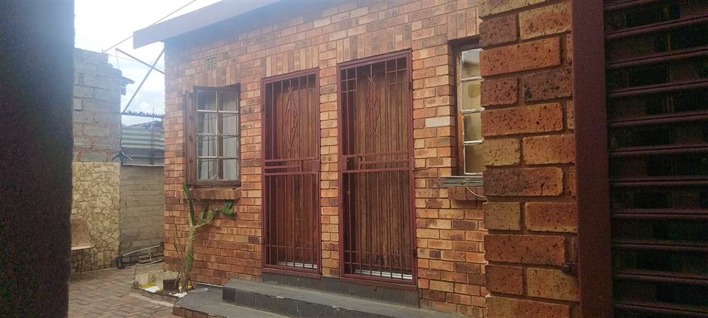 3 Bed House in Moroka photo number 19