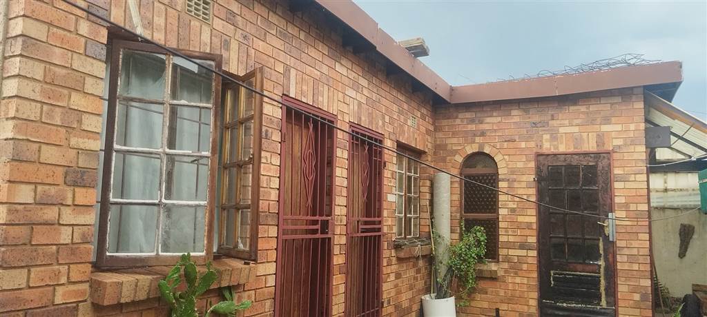 3 Bed House in Moroka photo number 14