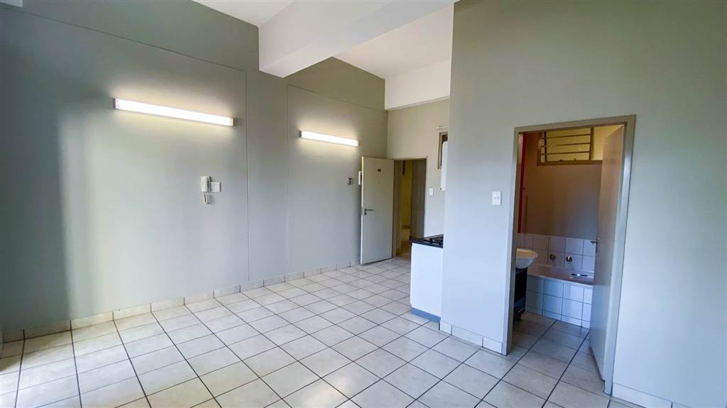 Studio Apartment in Johannesburg Central photo number 2