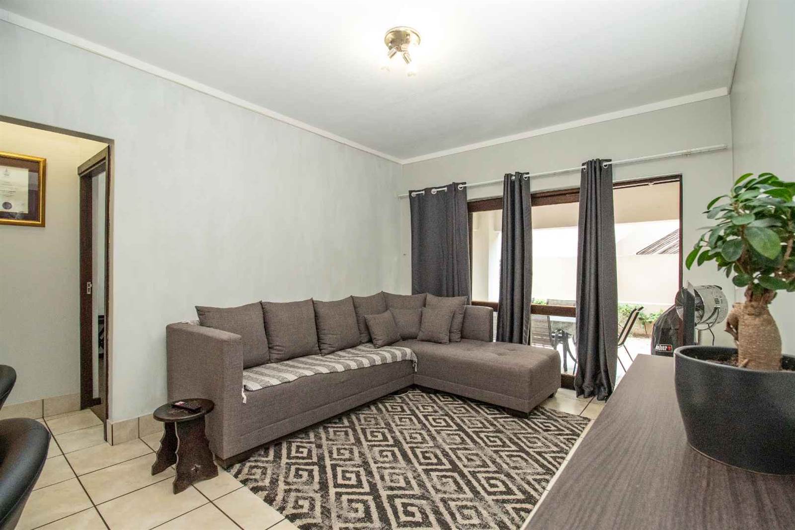 1 Bed Apartment in Witkoppen photo number 10
