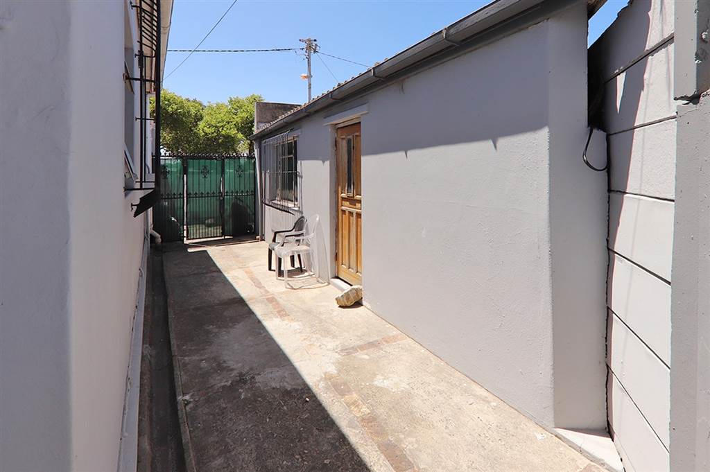 2 Bed House in Wynberg photo number 19