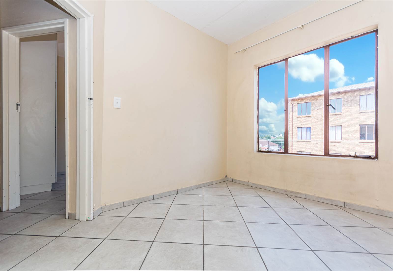 2 Bed Apartment in Randfontein Central photo number 5