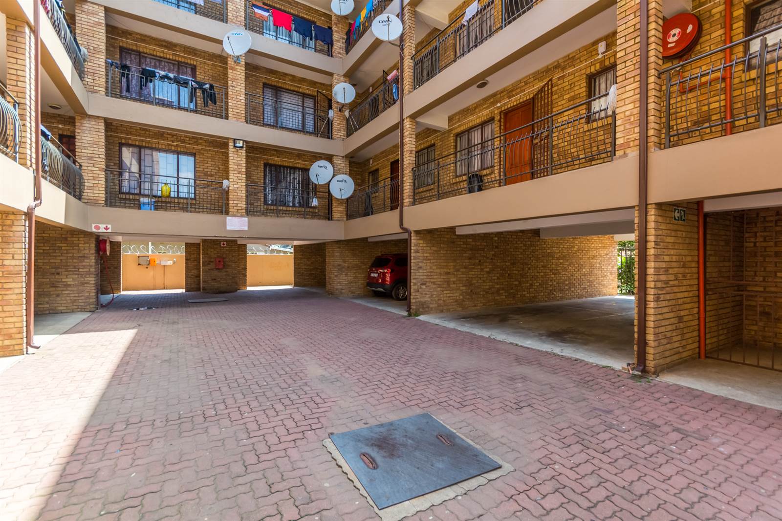 2 Bed Apartment in Randfontein Central photo number 3