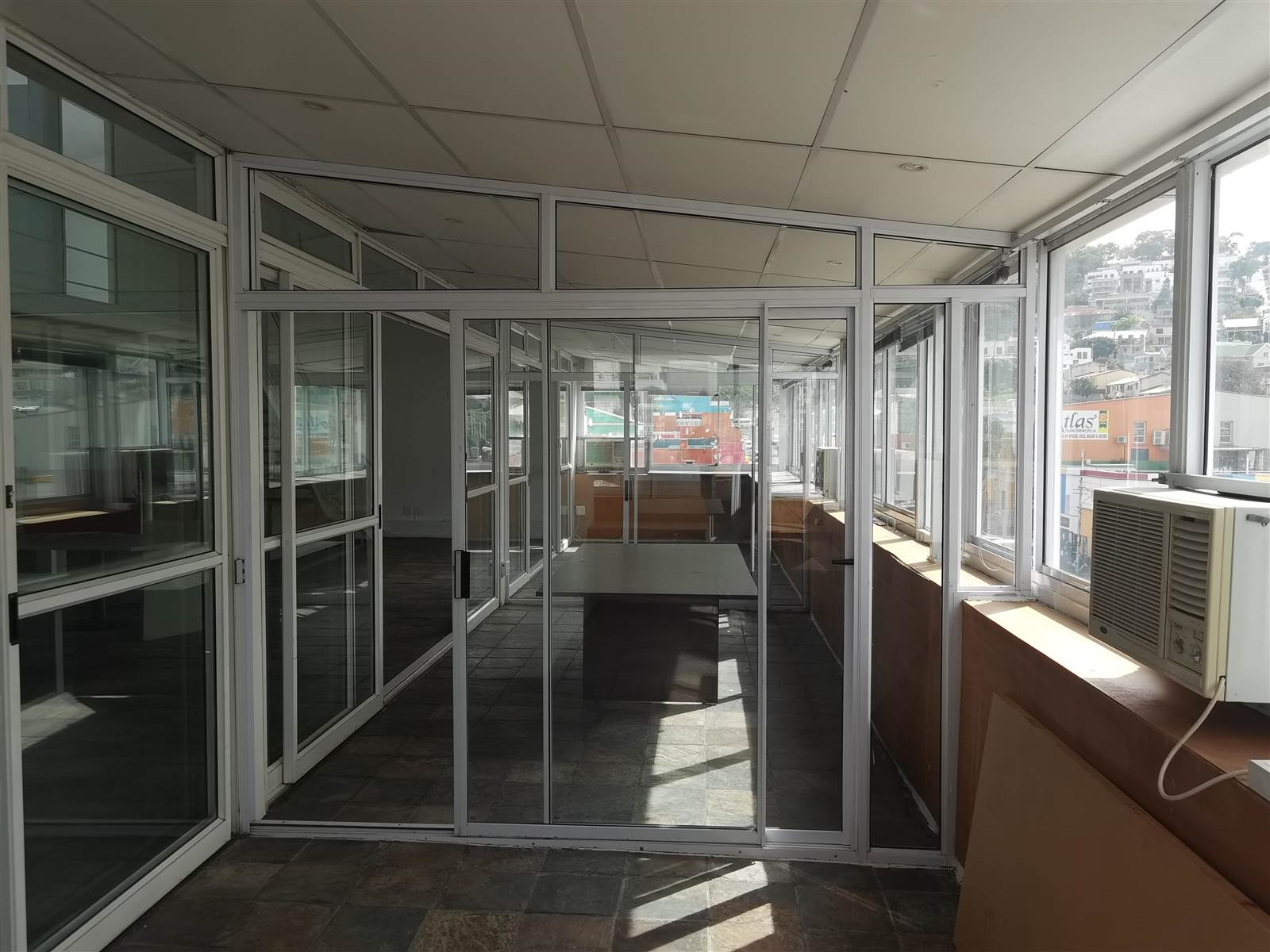 350  m² Commercial space in Bo-Kaap photo number 3