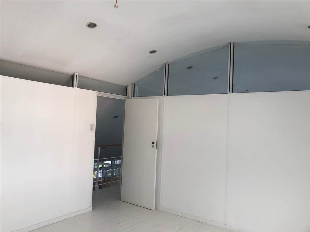 350  m² Commercial space in Bo-Kaap photo number 18