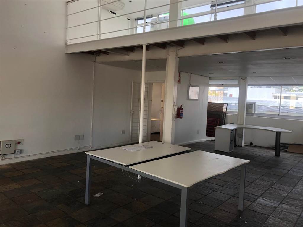 350  m² Commercial space in Bo-Kaap photo number 11