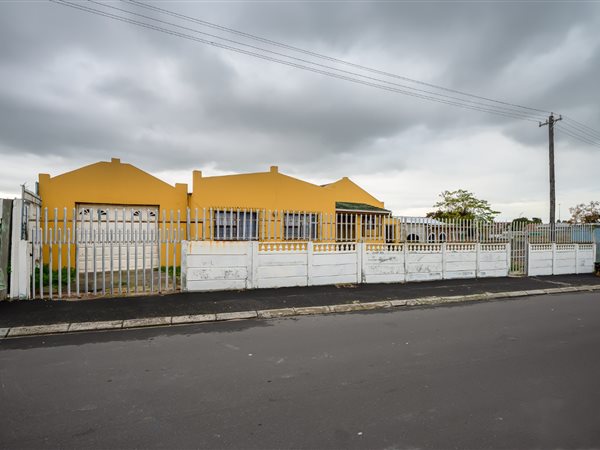 4 Bedroom House 4 Bedroom House