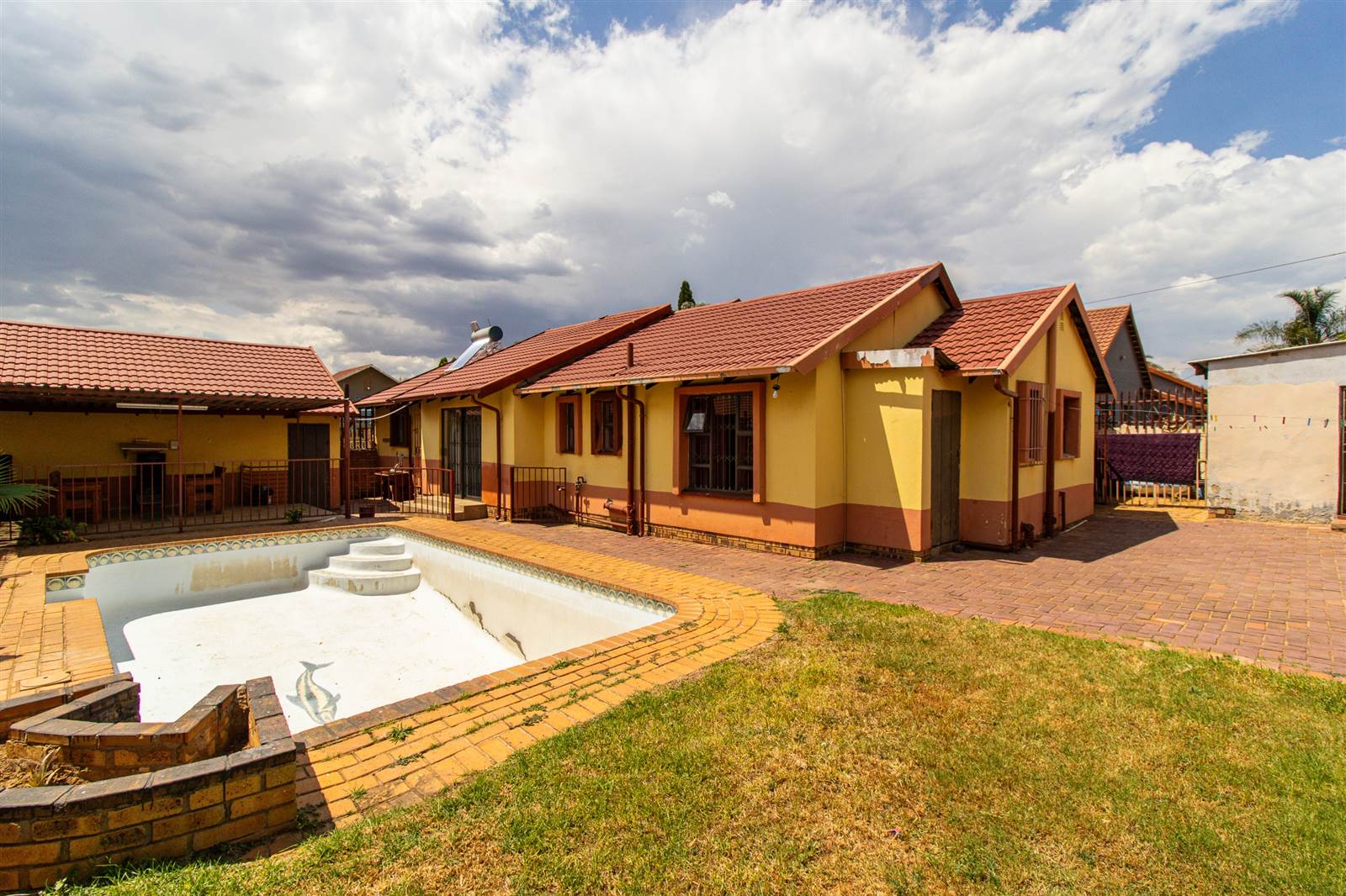 4 Bed House in Lenasia South photo number 22