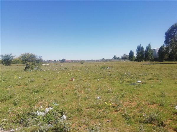 9852 m² Land available in Hamilton