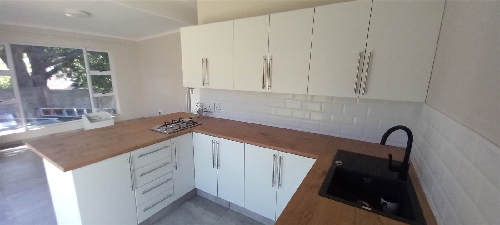 2 Bed Flat in Nahoon Valley Park photo number 2