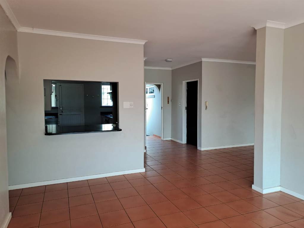 3 Bed Simplex in La Lucia photo number 3