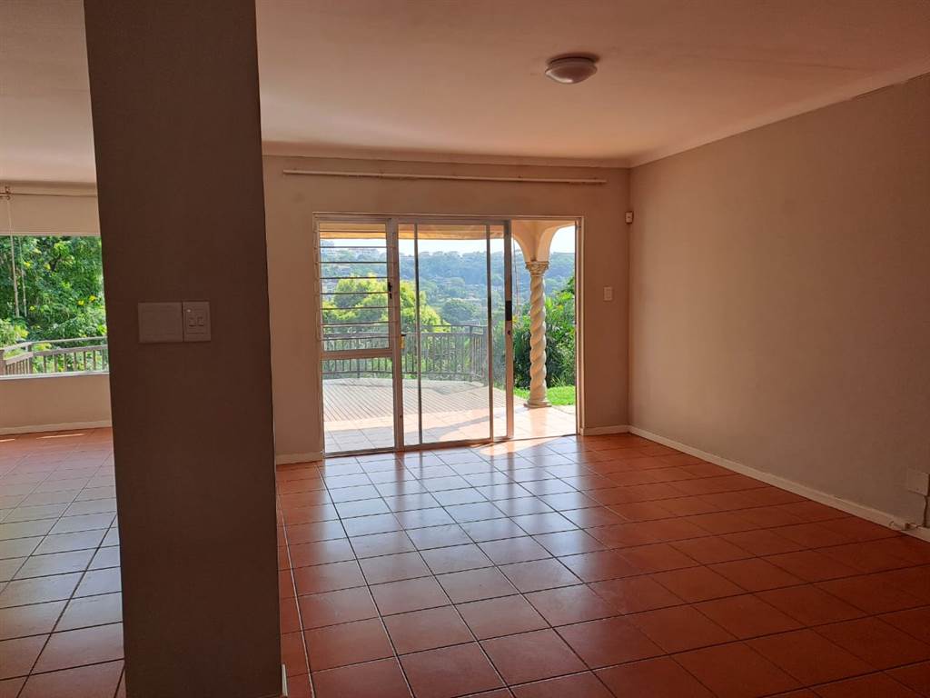 3 Bed Simplex in La Lucia photo number 2