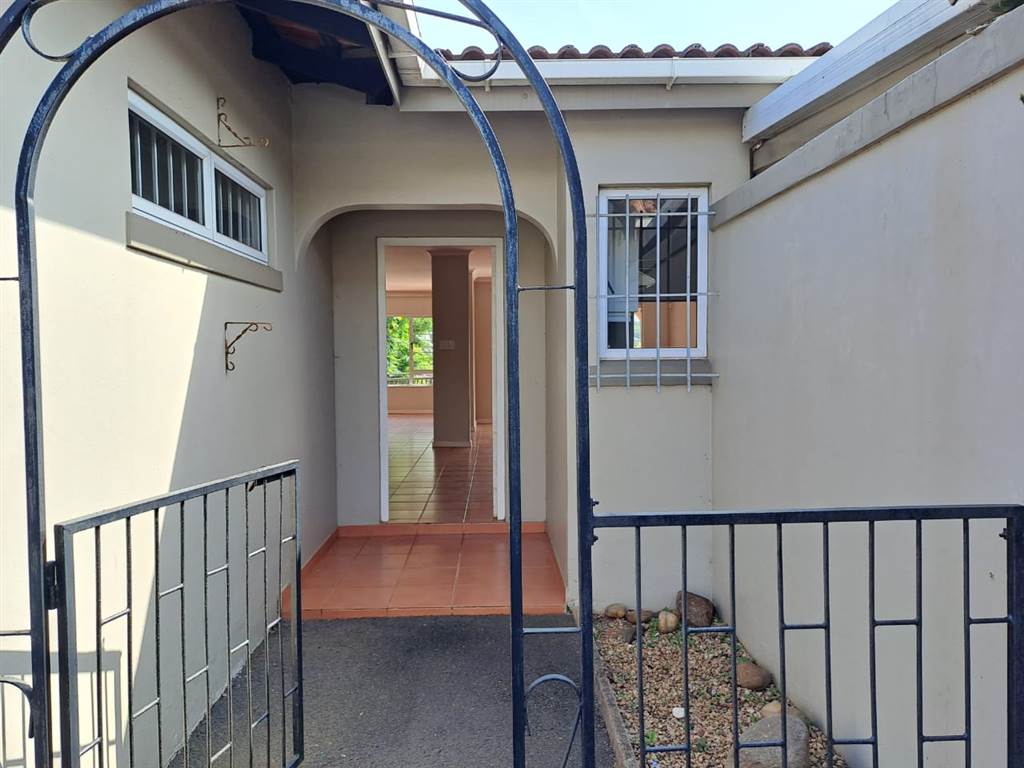 3 Bed Simplex in La Lucia photo number 11